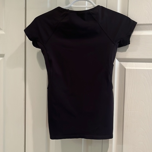 ❤️❤️SOLD Knix Black V Neck Short Sleeve Top❤️❤️ - Picture 3 of 4